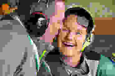 Meier_Julia.jpg Küssen erlaubt. Julia Meier, Thunbachtal Schützen, welche den diesjährigen Kantonalfinal knapp einige Sekunden vor Ende Feuer mit einer 10 und total 140 Punkten beendete, wird vom stolzen Ehemann (Präsident Thunbachtal Schützen) geküsst.