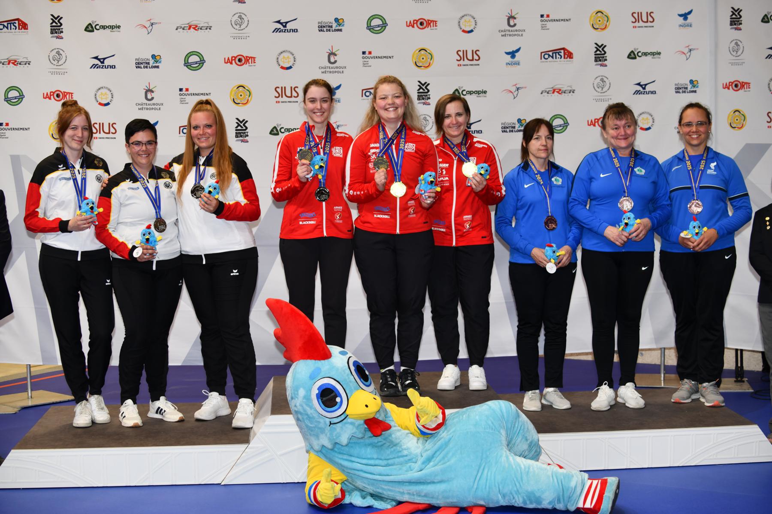 Marta Szabo, Anja Senti und Sarina Hitz gewinnen in der Teamwertung (300m liegend) Gold vor Deutschland und Estland (Foto: Jürgen Heise)